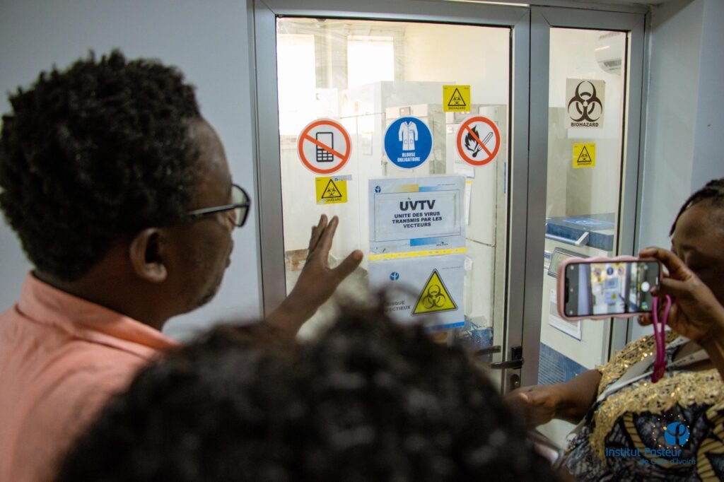 CMJSF25 : Les participants découvrent l’Institut Pasteur de Côte d’Ivoire